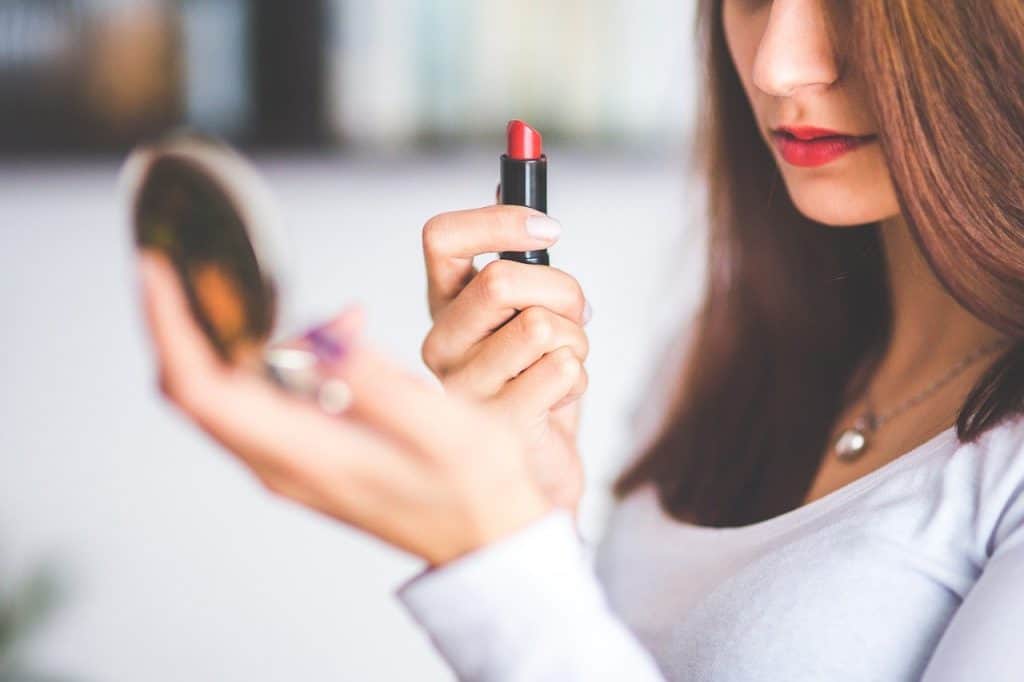 hwo to be more confident wearing makeup, self-esteem