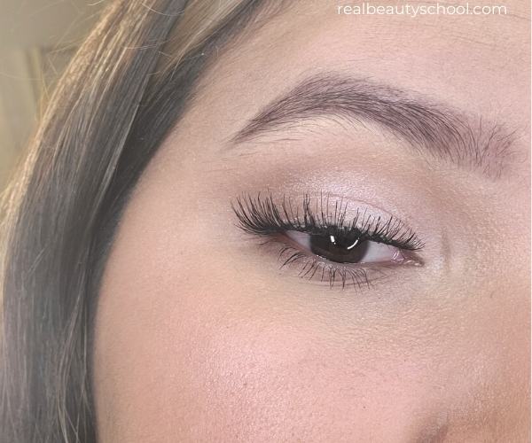 Day neutral eyeshadow makeup look 