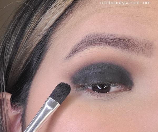 Black smokey eye eyshadow tutorial for beginners