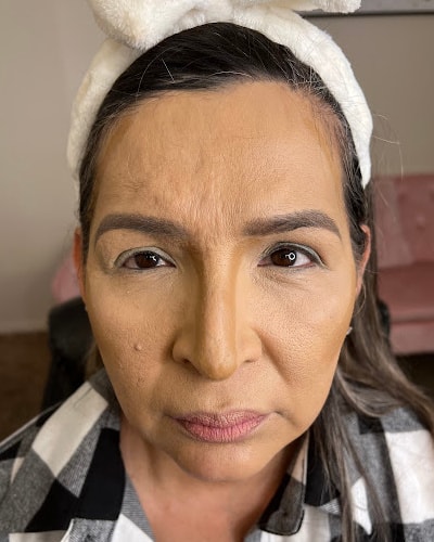 mature woman wearing cream contour