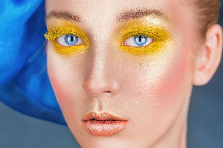  Free-Spirited Neon Yellow Vibes: Effortlessly Chic Makeup