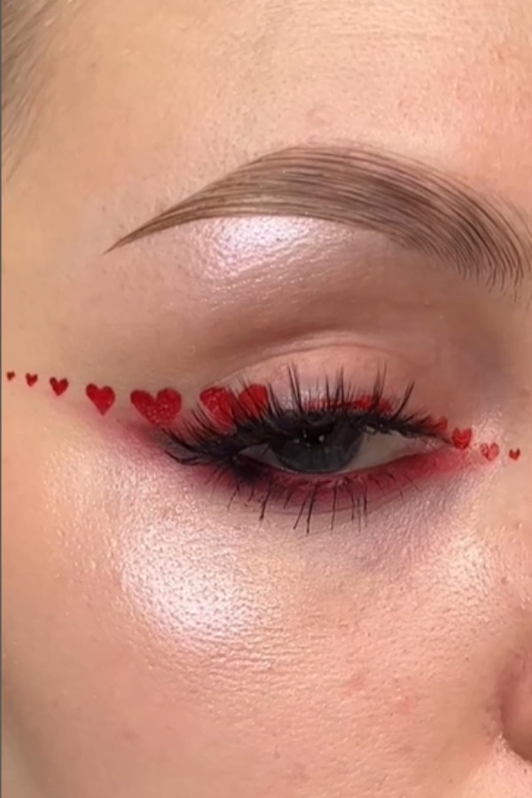 red Hearts graphic Eyeliner