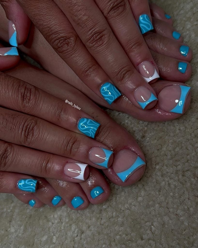 blue summer toe nails 