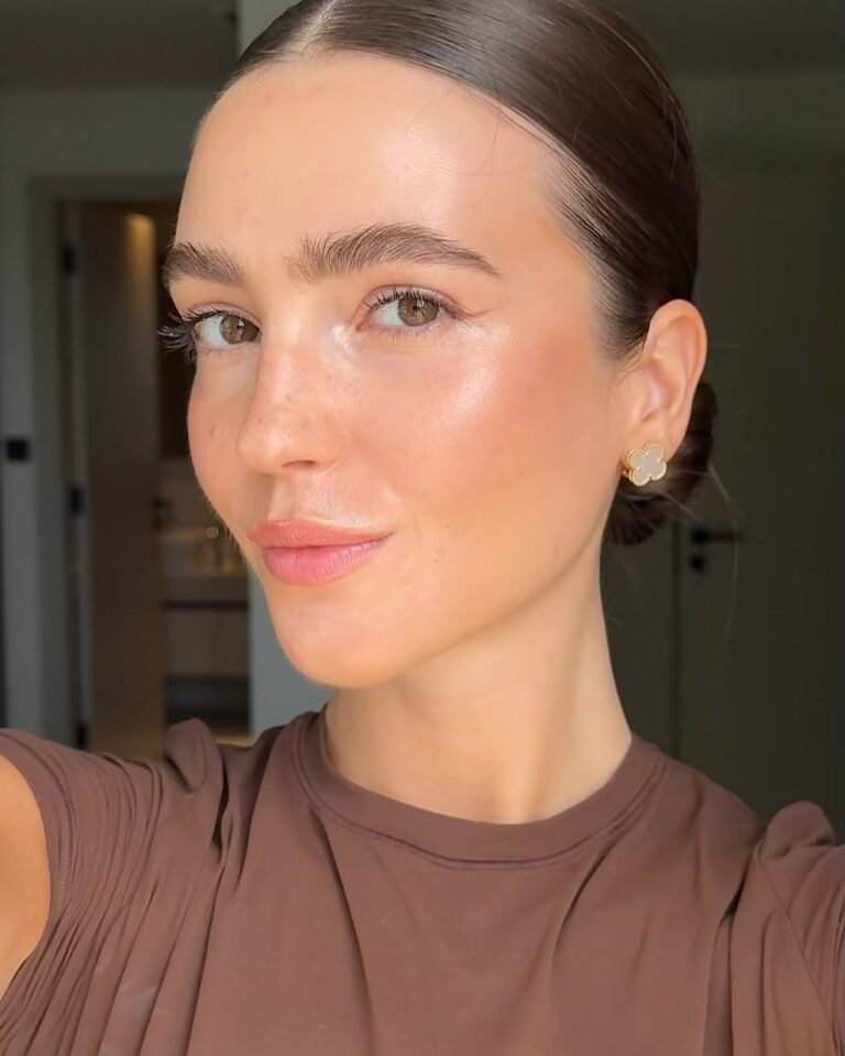 Cute Makeup Ideas with Freckles: Tips & How to Fake freckles